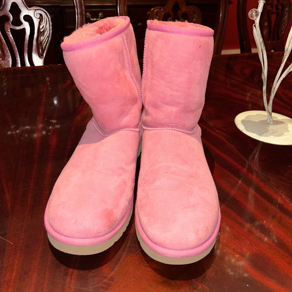 Pinks Uggs size 10